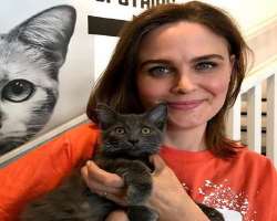 The actress has a soft corner in her heart for animals. She hugs them to show her love.